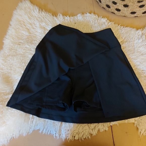 Abercrombie workout skort - Picture 2 of 4